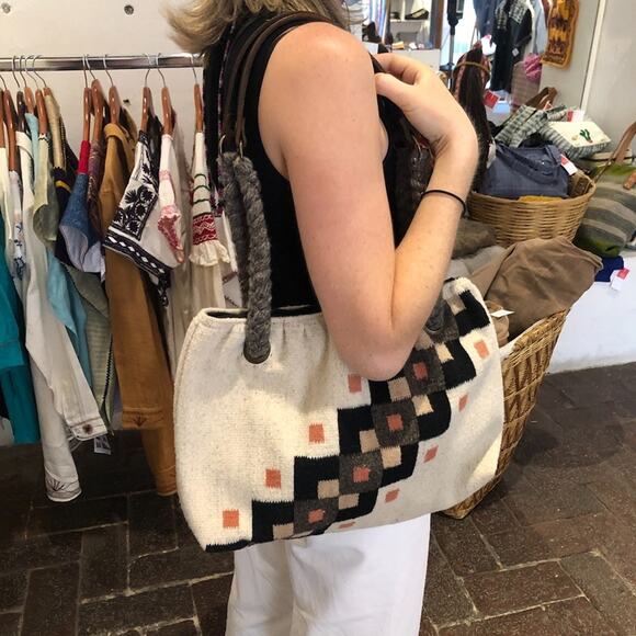 Hand Woven Oaxacan Purse - Picture 1 of 6